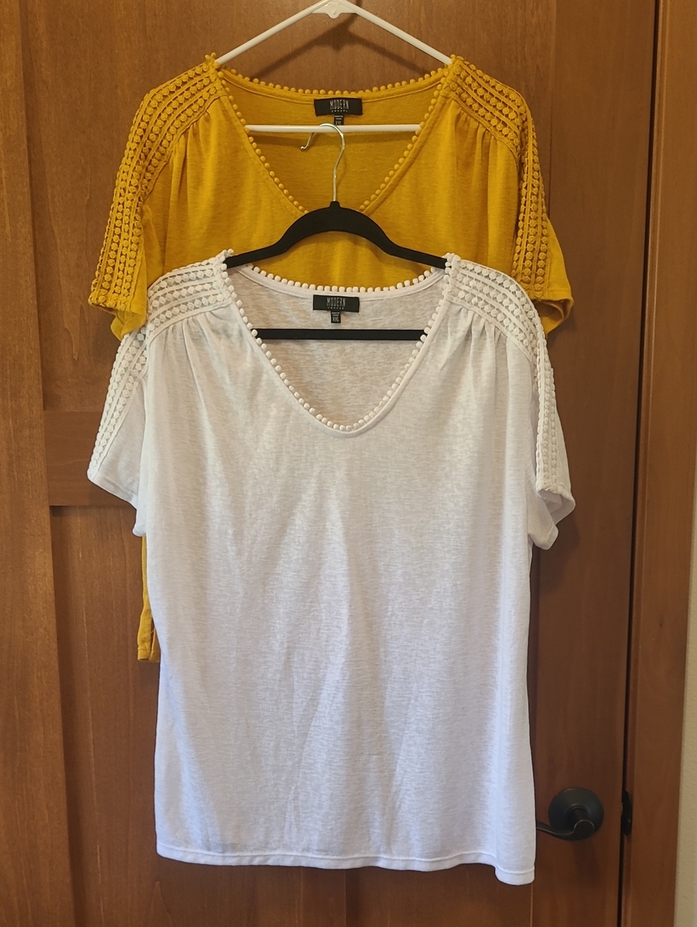 Modern Lux Women's Short Sleeve V-Neck Tops - White & Mustard, Sz XXL